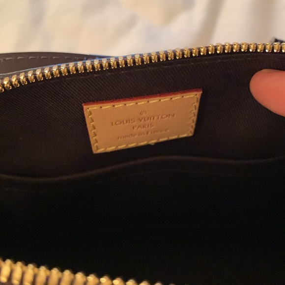 Louis Vuitton Alma handbag - Picture 13 of 13